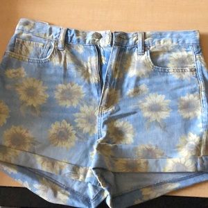 American Eagle Sunflower Mom Short